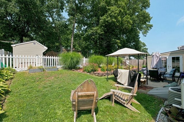 138 Endicott St, Springfield, MA 01118