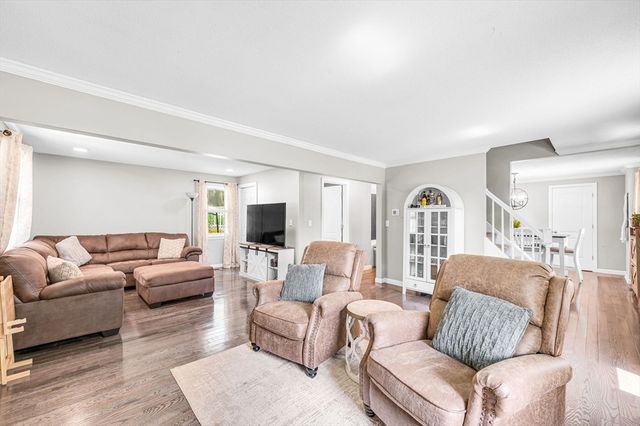 138 Endicott St, Springfield, MA 01118