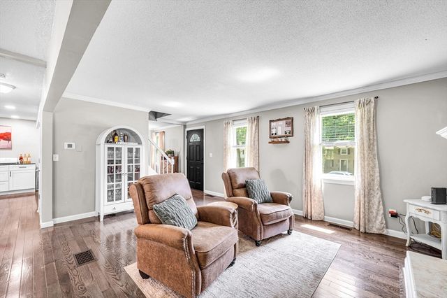 138 Endicott St, Springfield, MA 01118