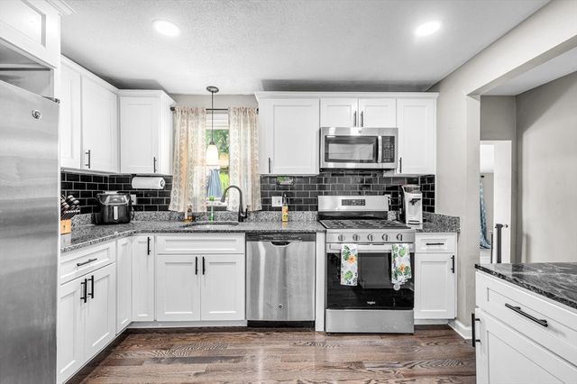 138 Endicott St, Springfield, MA 01118