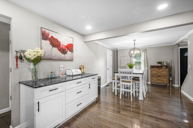 138 Endicott St, Springfield, MA 01118