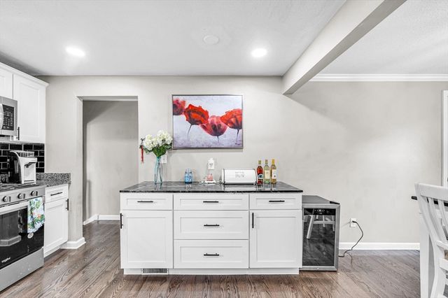 138 Endicott St, Springfield, MA 01118