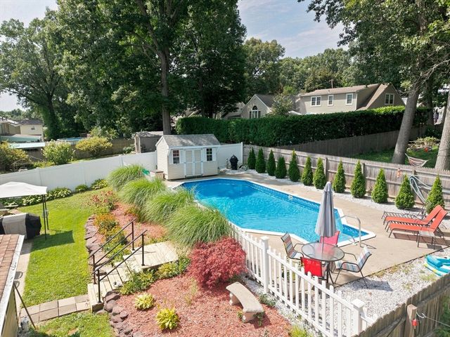 138 Endicott St, Springfield, MA 01118