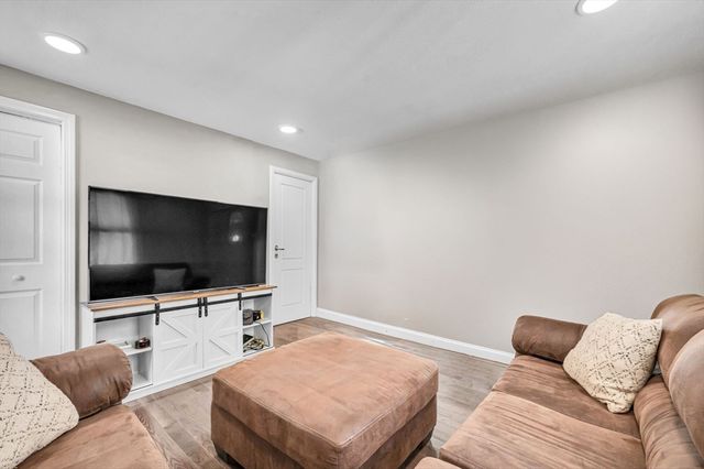 138 Endicott St, Springfield, MA 01118