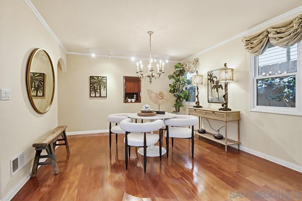 Image 9 of property listing at 313 I Ave, Coronado, CA 92118
