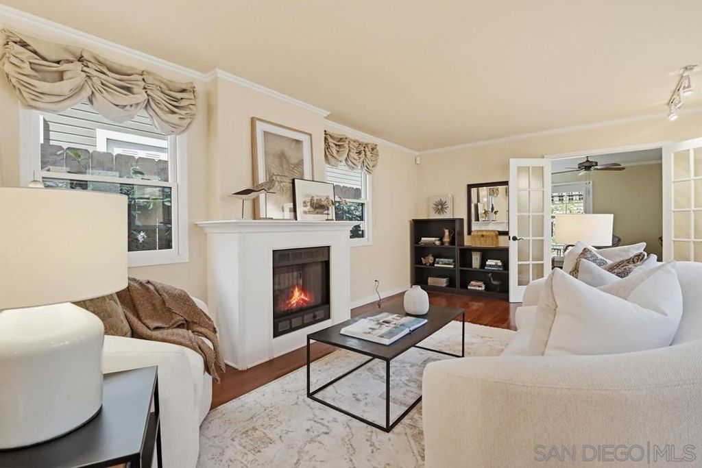 Image 10 of property listing at 313 I Ave, Coronado, CA 92118