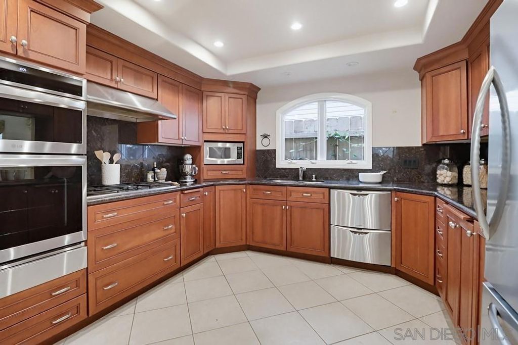 Image 18 of property listing at 313 I Ave, Coronado, CA 92118