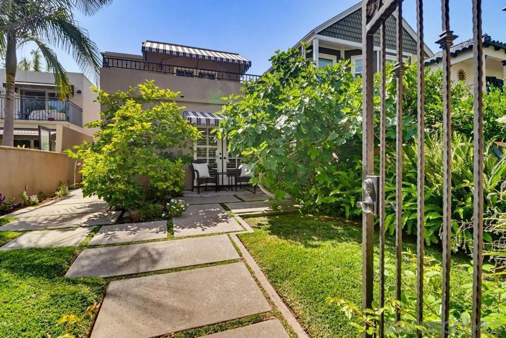 Image 1 of property listing at 313 I Ave, Coronado, CA 92118