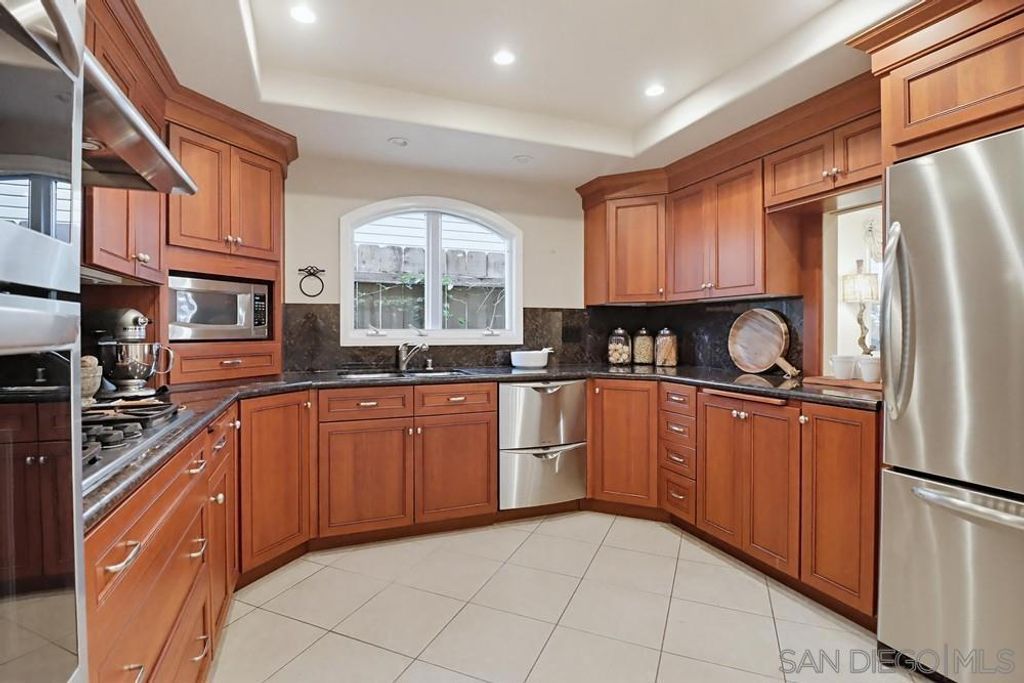 Image 20 of property listing at 313 I Ave, Coronado, CA 92118