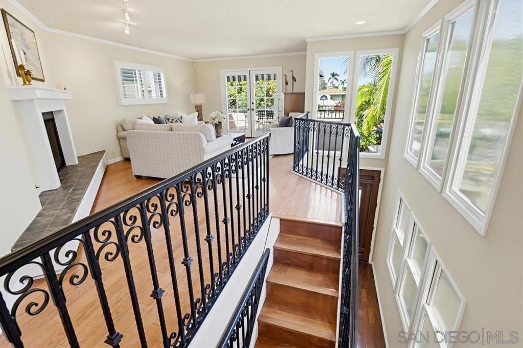 Image 21 of property listing at 313 I Ave, Coronado, CA 92118