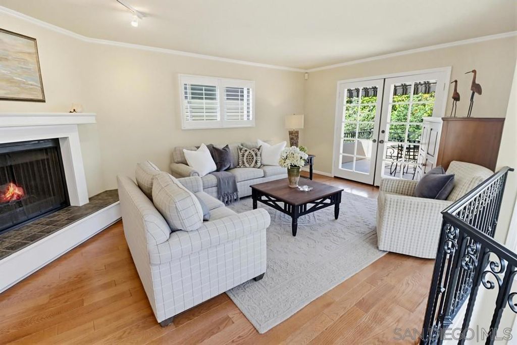 Image 22 of property listing at 313 I Ave, Coronado, CA 92118