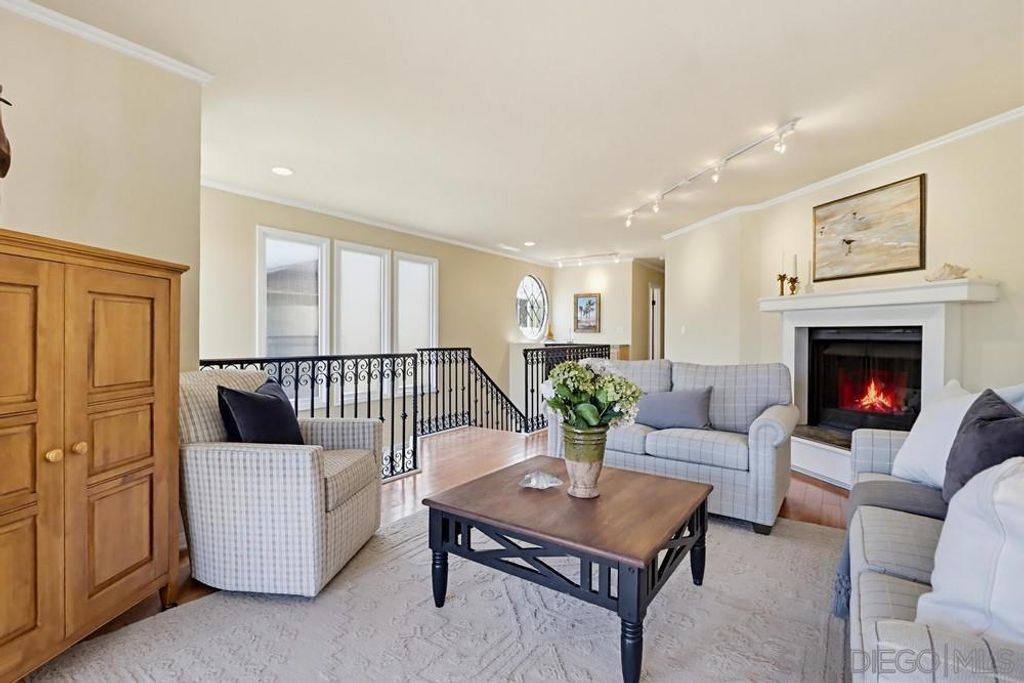Image 23 of property listing at 313 I Ave, Coronado, CA 92118