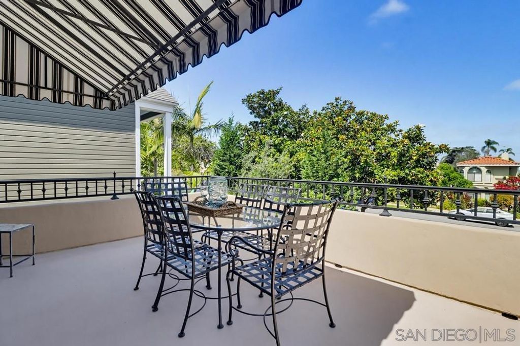 Image 26 of property listing at 313 I Ave, Coronado, CA 92118