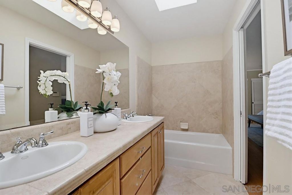 Image 38 of property listing at 313 I Ave, Coronado, CA 92118
