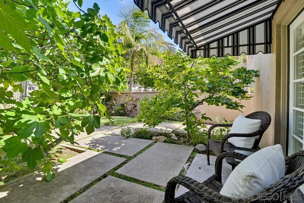 Image 3 of property listing at 313 I Ave, Coronado, CA 92118