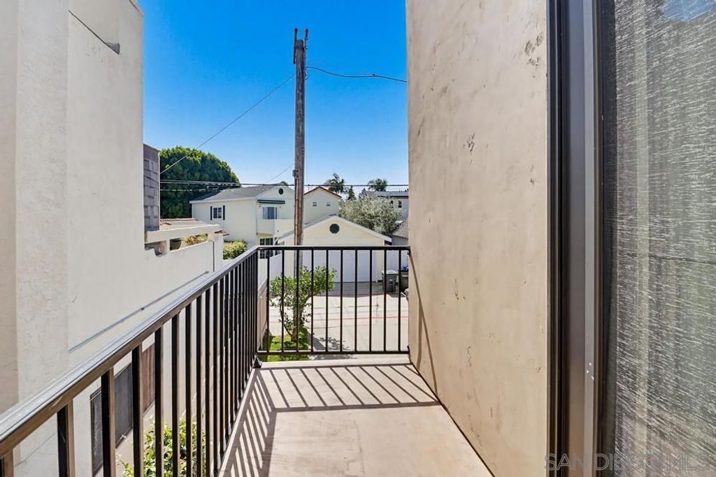 Image 40 of property listing at 313 I Ave, Coronado, CA 92118