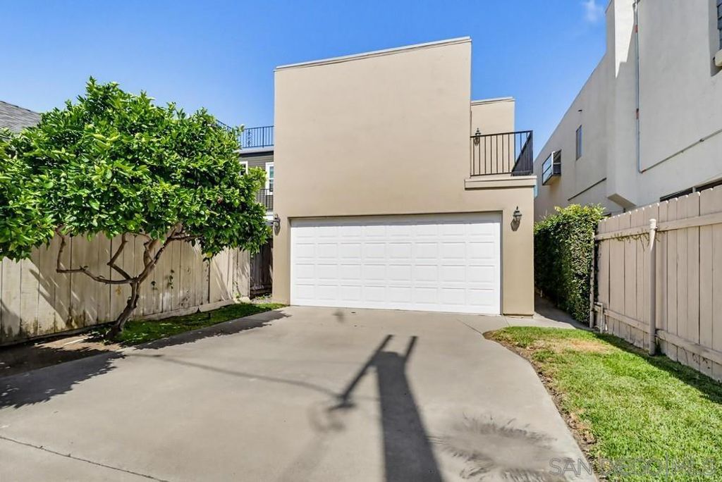 Image 41 of property listing at 313 I Ave, Coronado, CA 92118