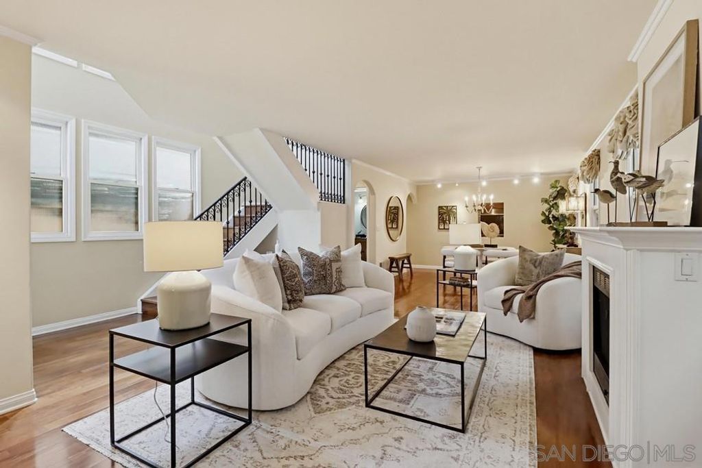 Image 7 of property listing at 313 I Ave, Coronado, CA 92118