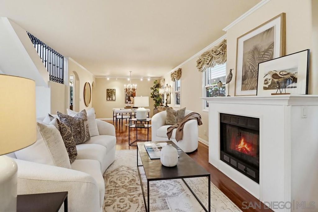 Image 8 of property listing at 313 I Ave, Coronado, CA 92118
