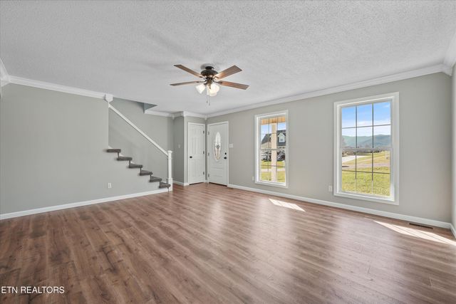 252 Perkins Lane, Jacksboro, TN 37757