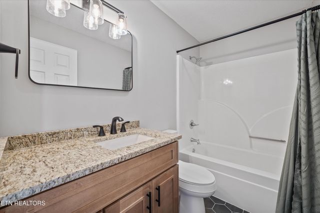 252 Perkins Lane, Jacksboro, TN 37757