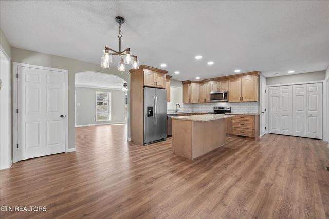 252 Perkins Lane, Jacksboro, TN 37757