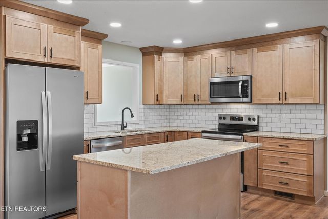 252 Perkins Lane, Jacksboro, TN 37757