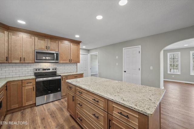 252 Perkins Lane, Jacksboro, TN 37757