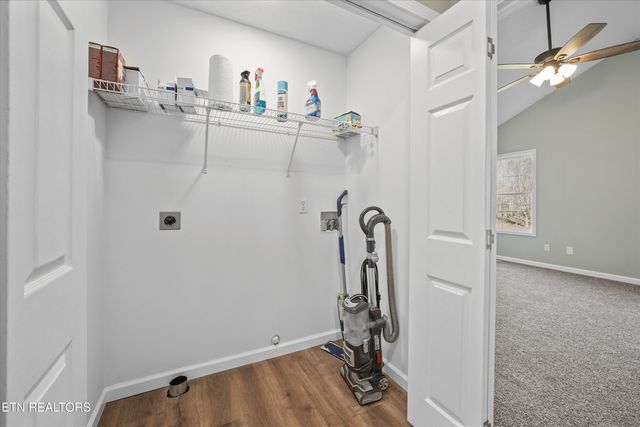 252 Perkins Lane, Jacksboro, TN 37757