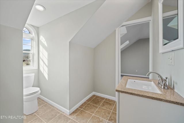 252 Perkins Lane, Jacksboro, TN 37757