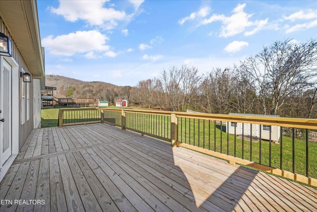 252 Perkins Lane, Jacksboro, TN 37757