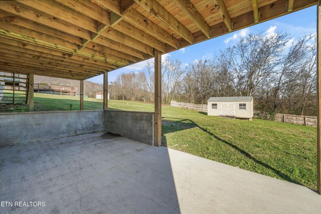 252 Perkins Lane, Jacksboro, TN 37757