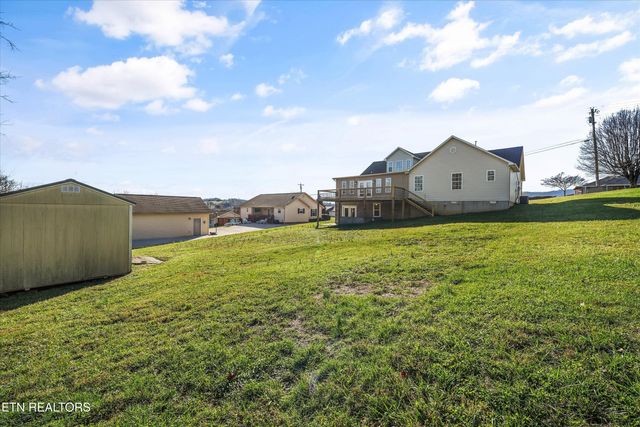 252 Perkins Lane, Jacksboro, TN 37757
