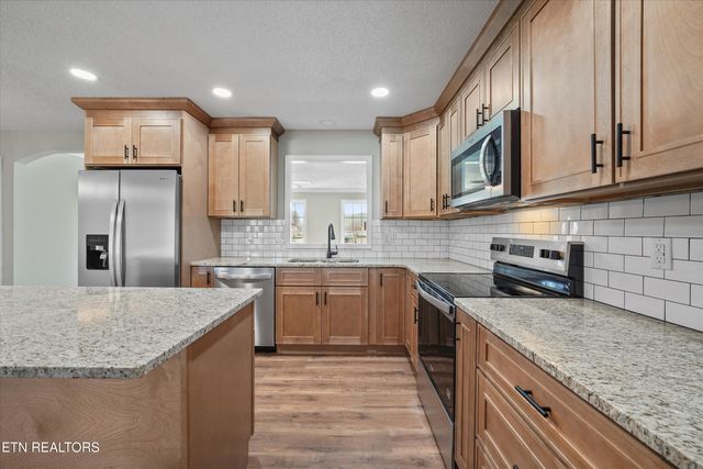 252 Perkins Lane, Jacksboro, TN 37757