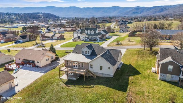 252 Perkins Lane, Jacksboro, TN 37757