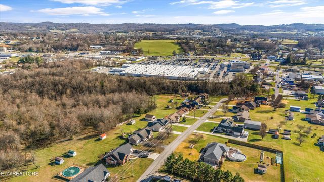 252 Perkins Lane, Jacksboro, TN 37757