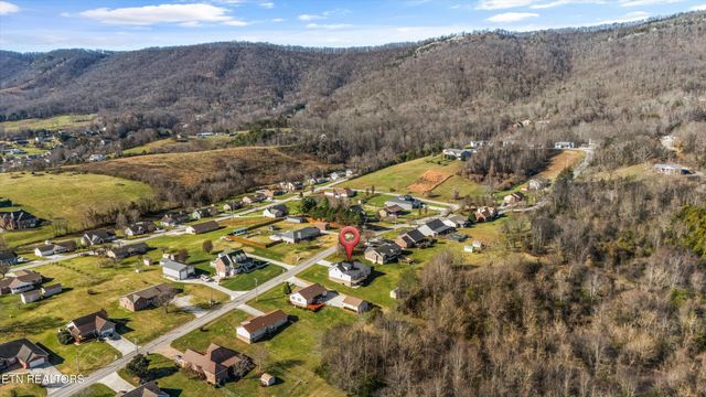 252 Perkins Lane, Jacksboro, TN 37757