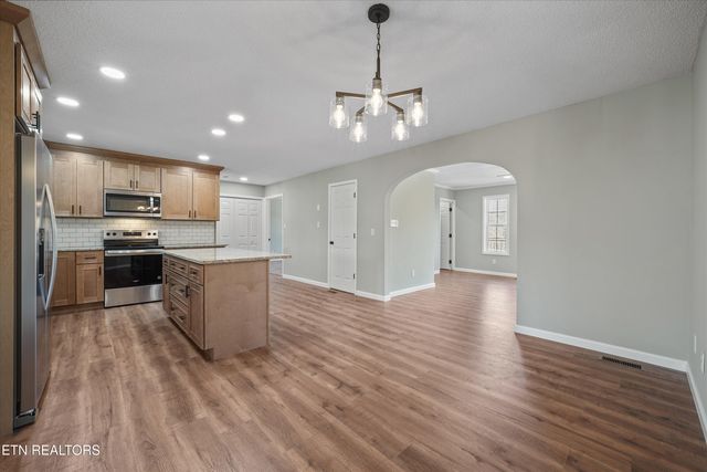 252 Perkins Lane, Jacksboro, TN 37757