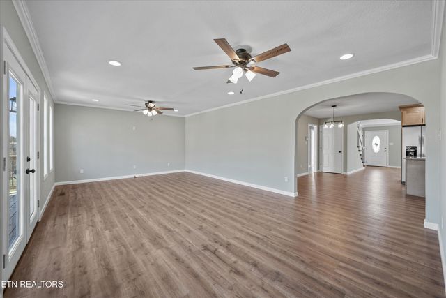 252 Perkins Lane, Jacksboro, TN 37757