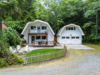 1063 S ELM St, Cannon Beach, OR 97110