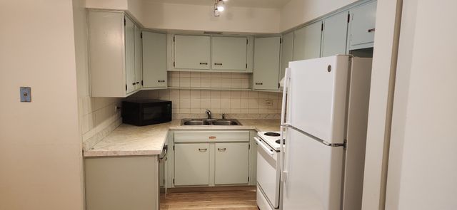 2230 S GOEBBERT Road 147, Arlington Heights, IL 60005