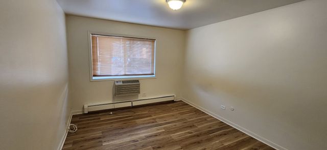 2230 S GOEBBERT Road 147, Arlington Heights, IL 60005