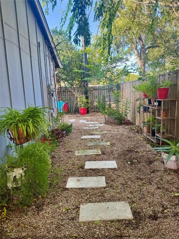2406 Berkett DR A, Austin, TX 78745