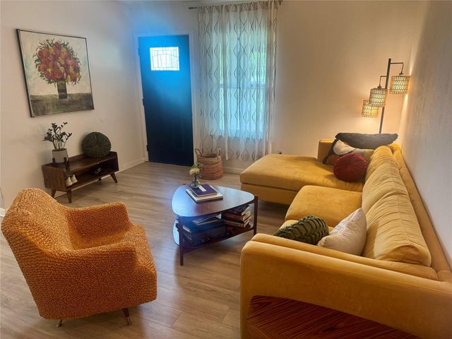 2406 Berkett DR A, Austin, TX 78745