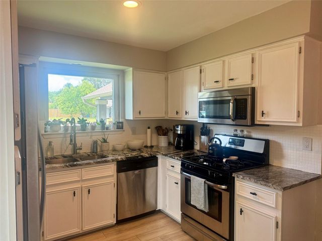 2406 Berkett DR A, Austin, TX 78745