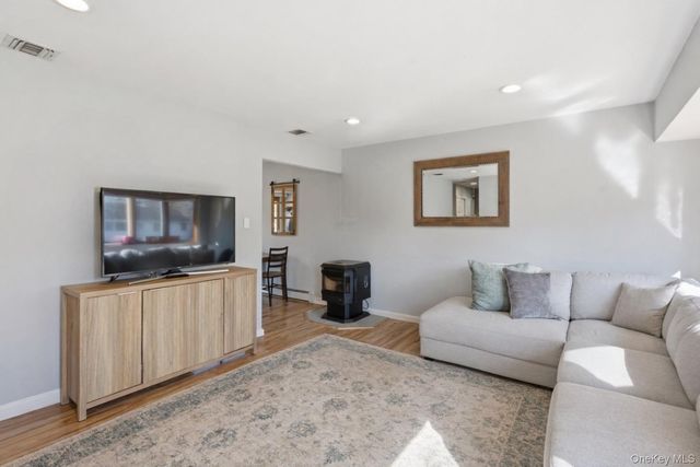 9 Fox Lane, Shoreham, NY 11786