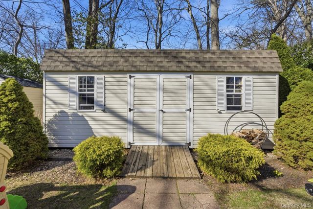 9 Fox Lane, Shoreham, NY 11786