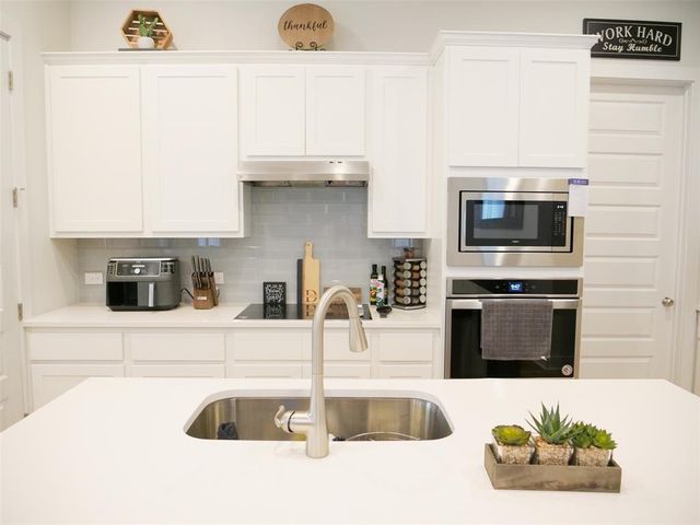 9621 EVENING CANOPY DR, Manor, TX 78653