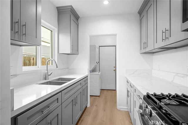 1233 Orange Grove Avenue, Glendale, CA 91205