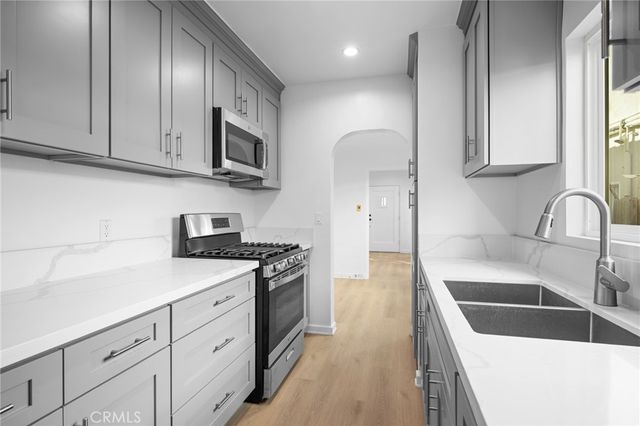 1233 Orange Grove Avenue, Glendale, CA 91205
